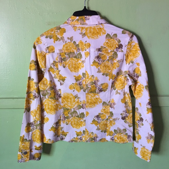 Bright Summertime Jean Jacket🌼 - Picture 2 of 5